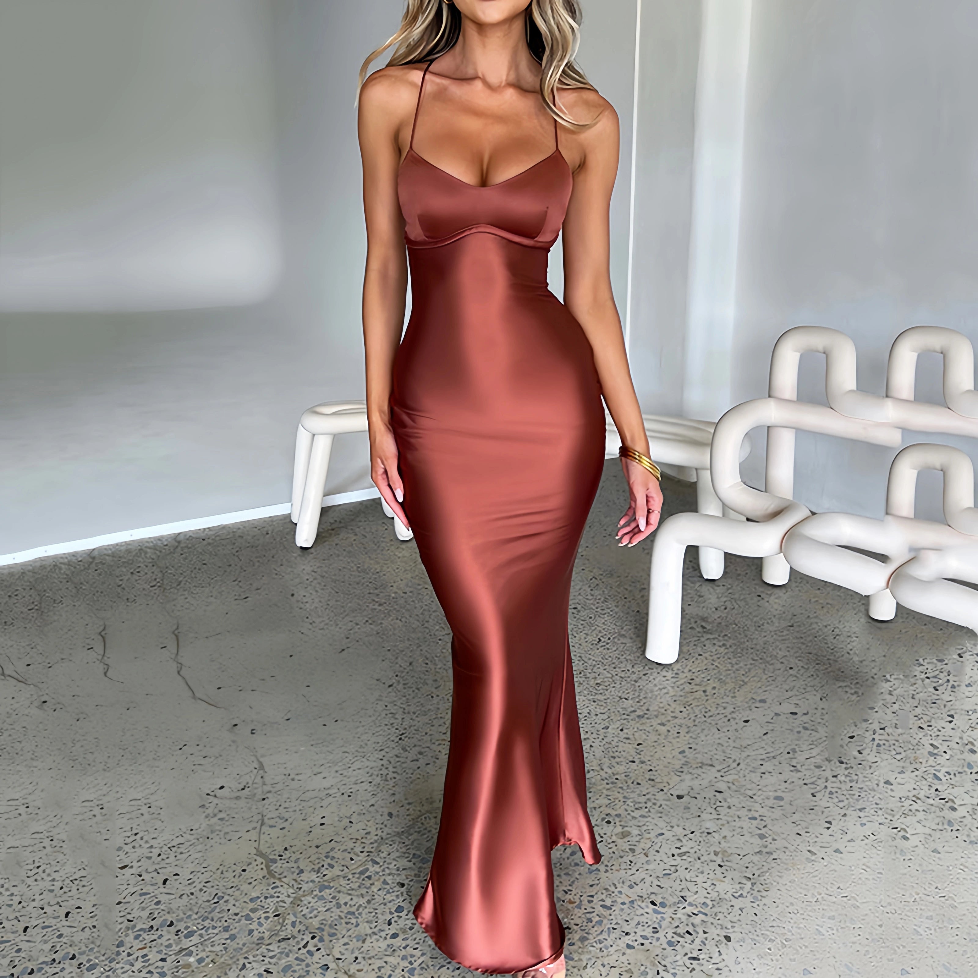 Robes de soirée/Robe sexy dos nu en satin à bretelles spaghetti pour femme, tenue de soirée élégante et moulante, idéale pour une soirée ou un bal de promo